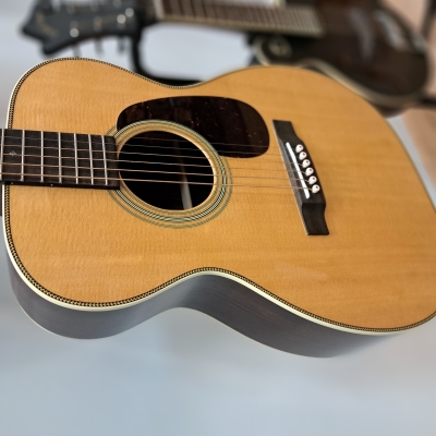 Martin Guitars - 00-28 V18 2